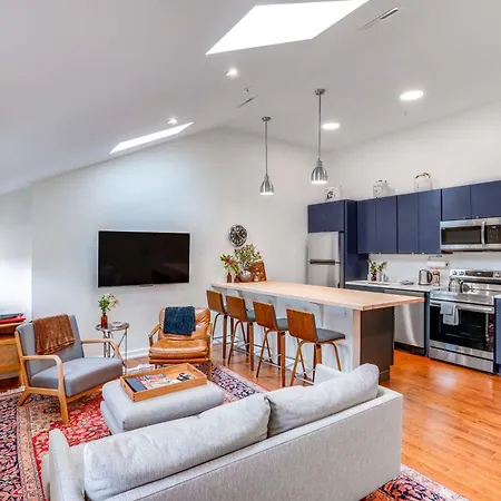 Downtown Hudson Apartment Walk To Cafes And River!